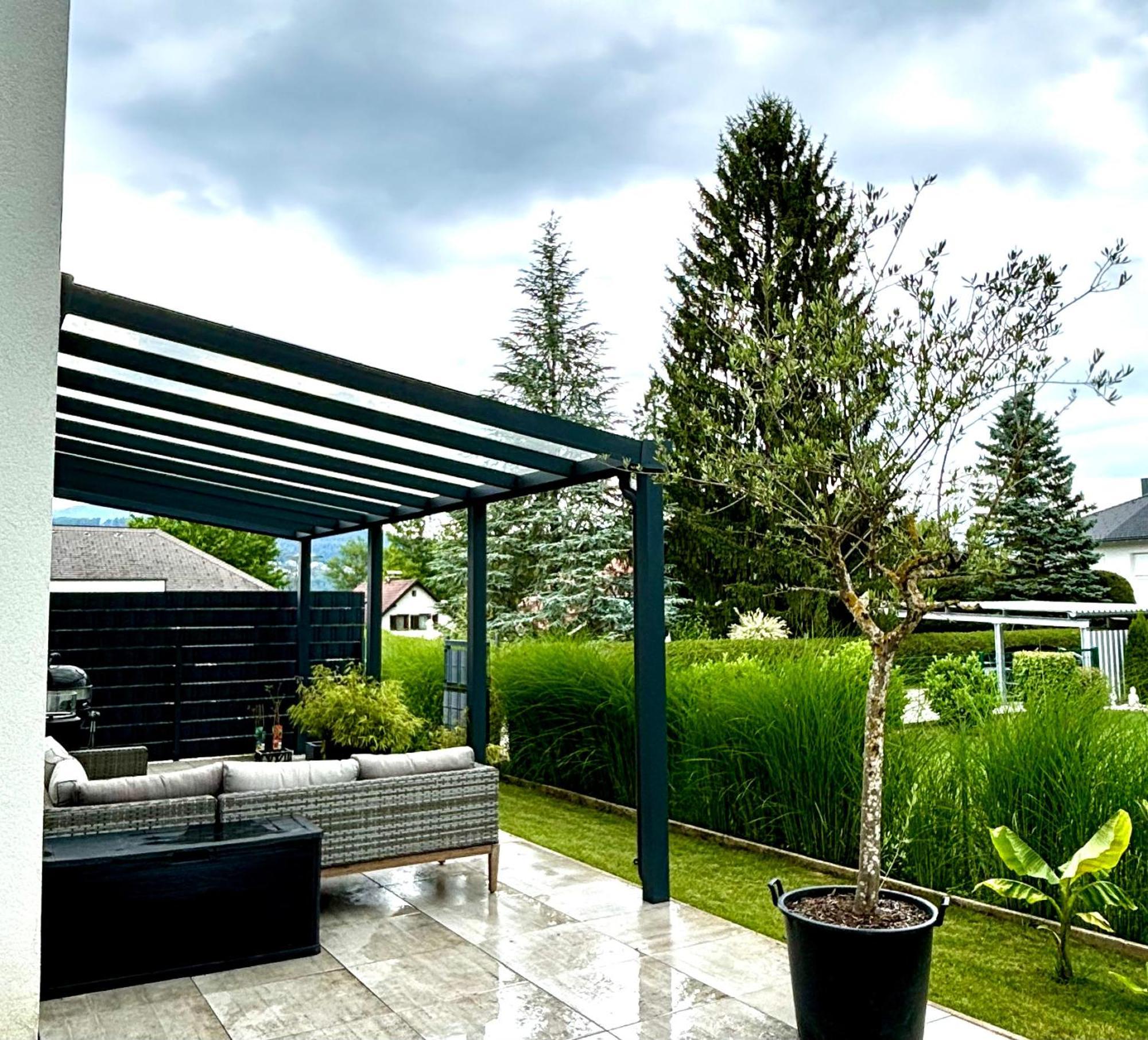 Schoene Wohnung Mit Terrasse Und Parkplatz フェルデン・アム・ヴェルターゼー エクステリア 写真