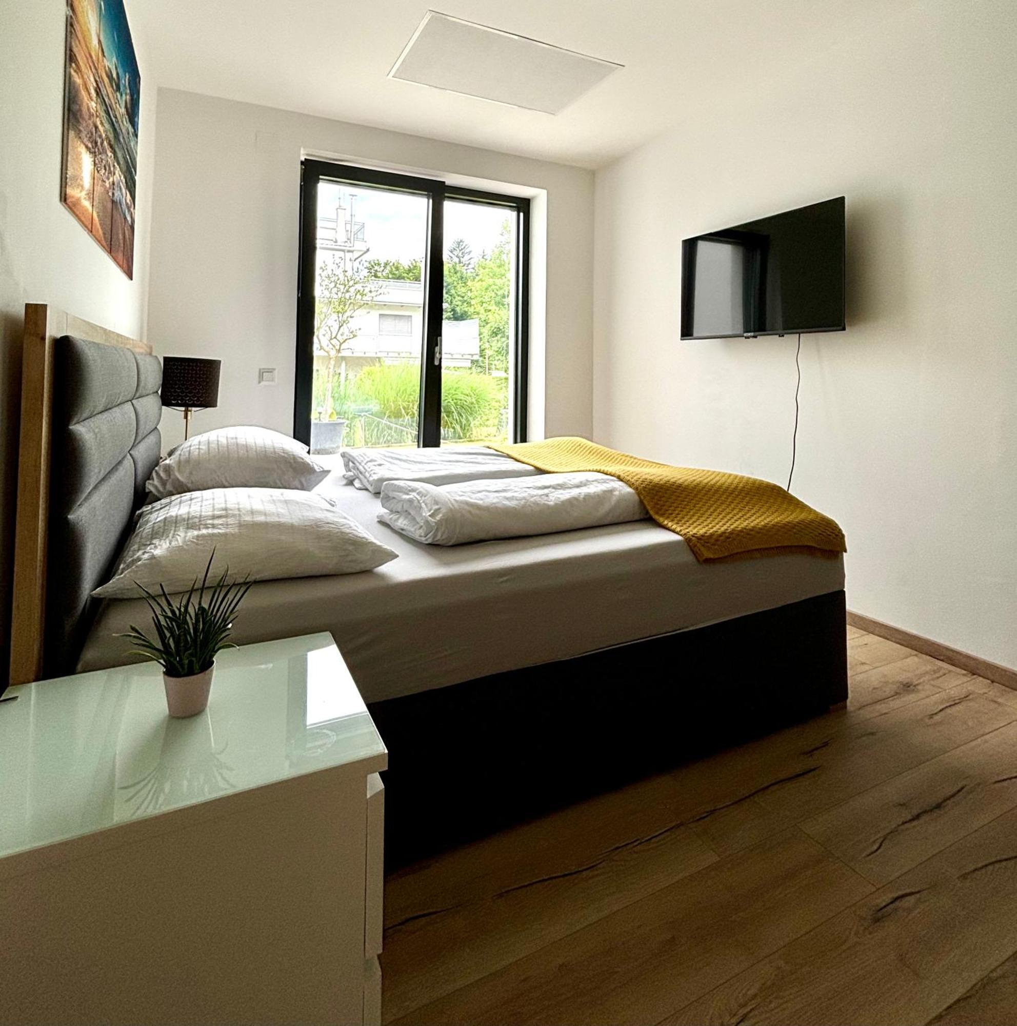 Schoene Wohnung Mit Terrasse Und Parkplatz フェルデン・アム・ヴェルターゼー エクステリア 写真