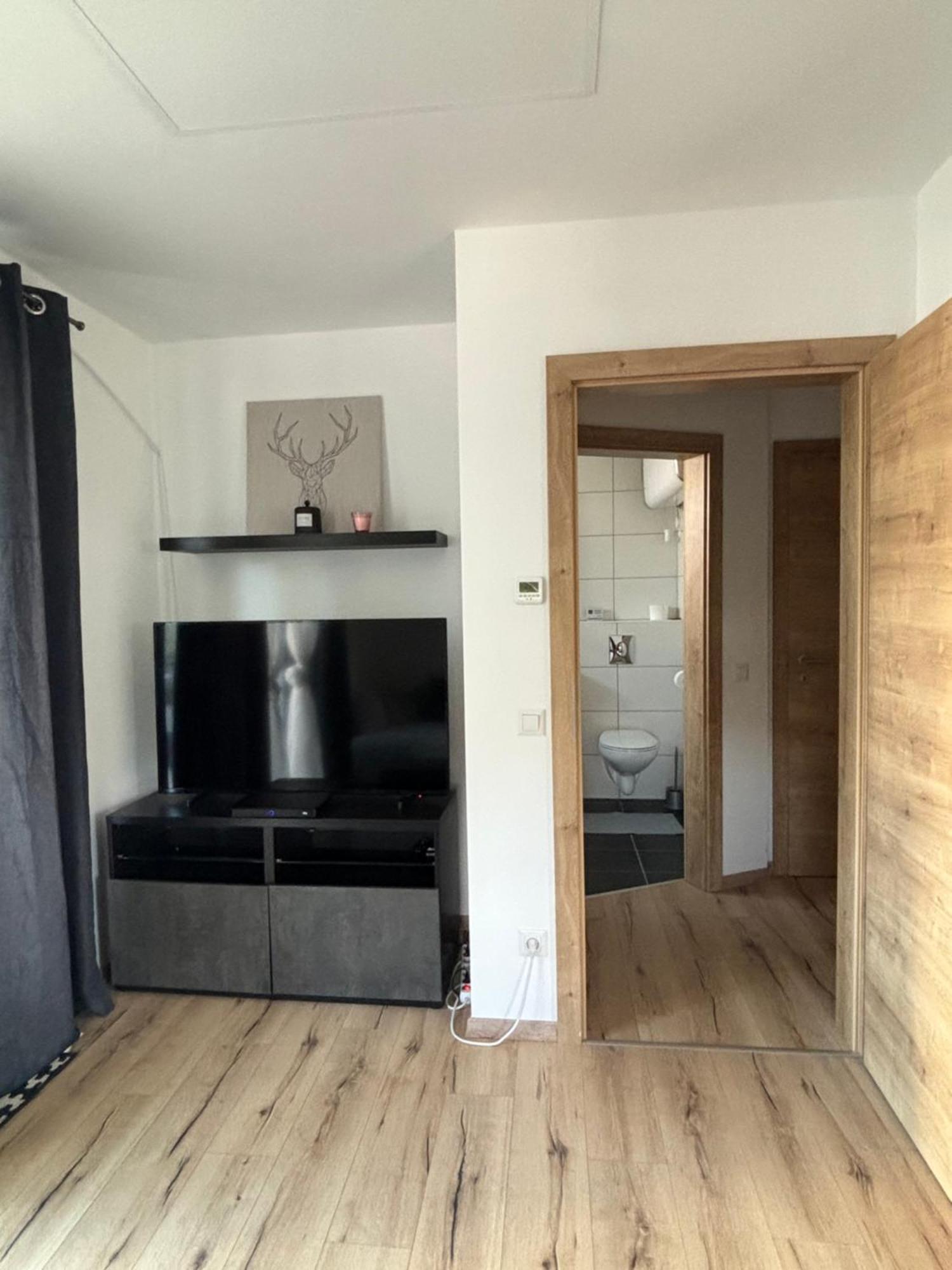 Schoene Wohnung Mit Terrasse Und Parkplatz フェルデン・アム・ヴェルターゼー エクステリア 写真