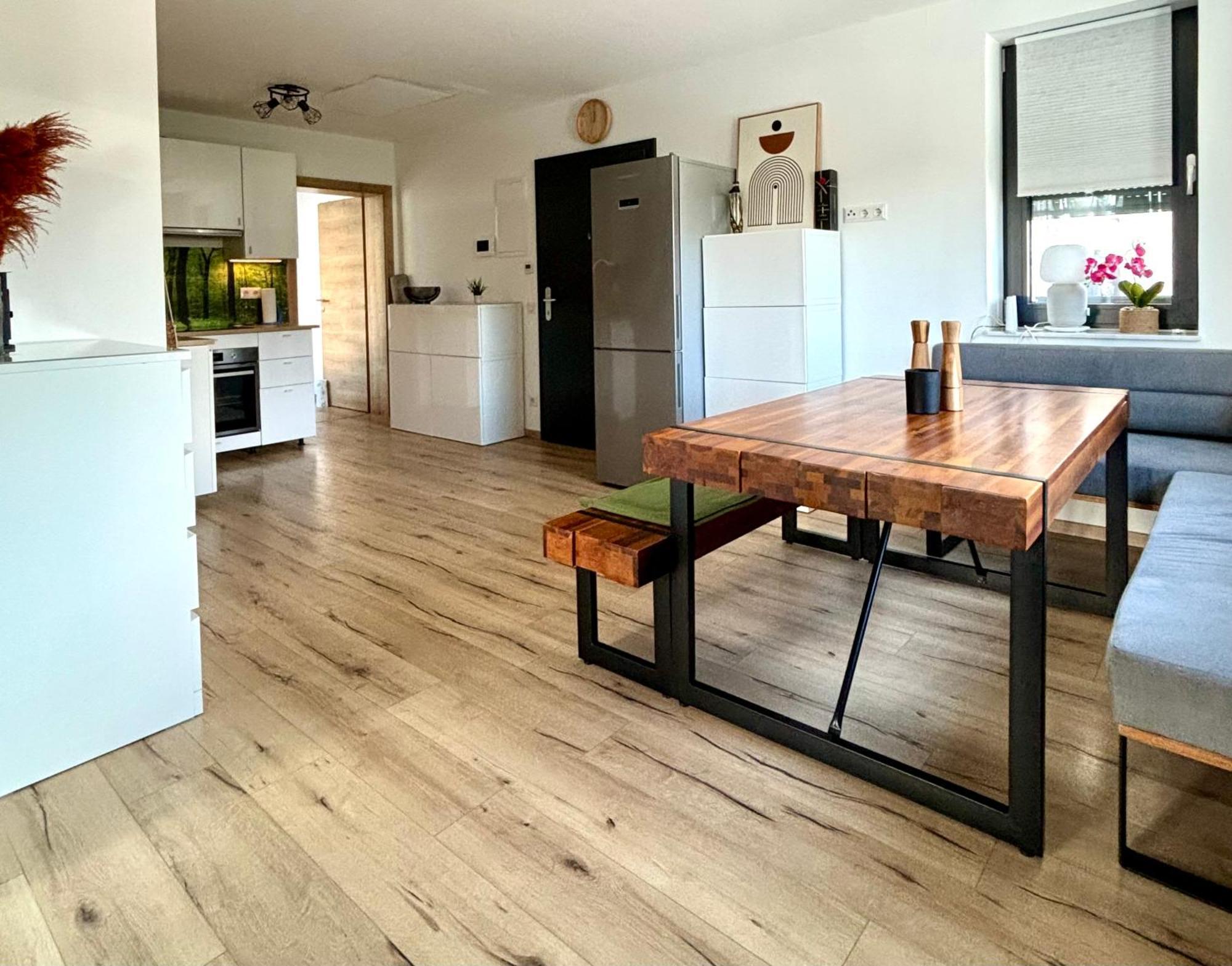 Schoene Wohnung Mit Terrasse Und Parkplatz フェルデン・アム・ヴェルターゼー エクステリア 写真