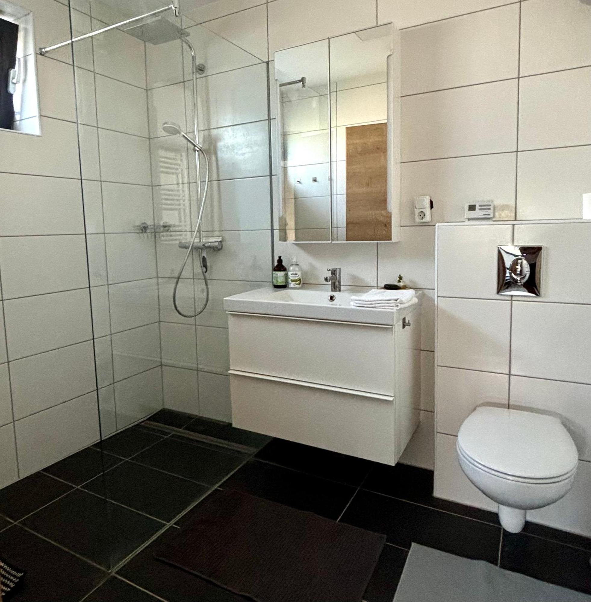 Schoene Wohnung Mit Terrasse Und Parkplatz フェルデン・アム・ヴェルターゼー エクステリア 写真